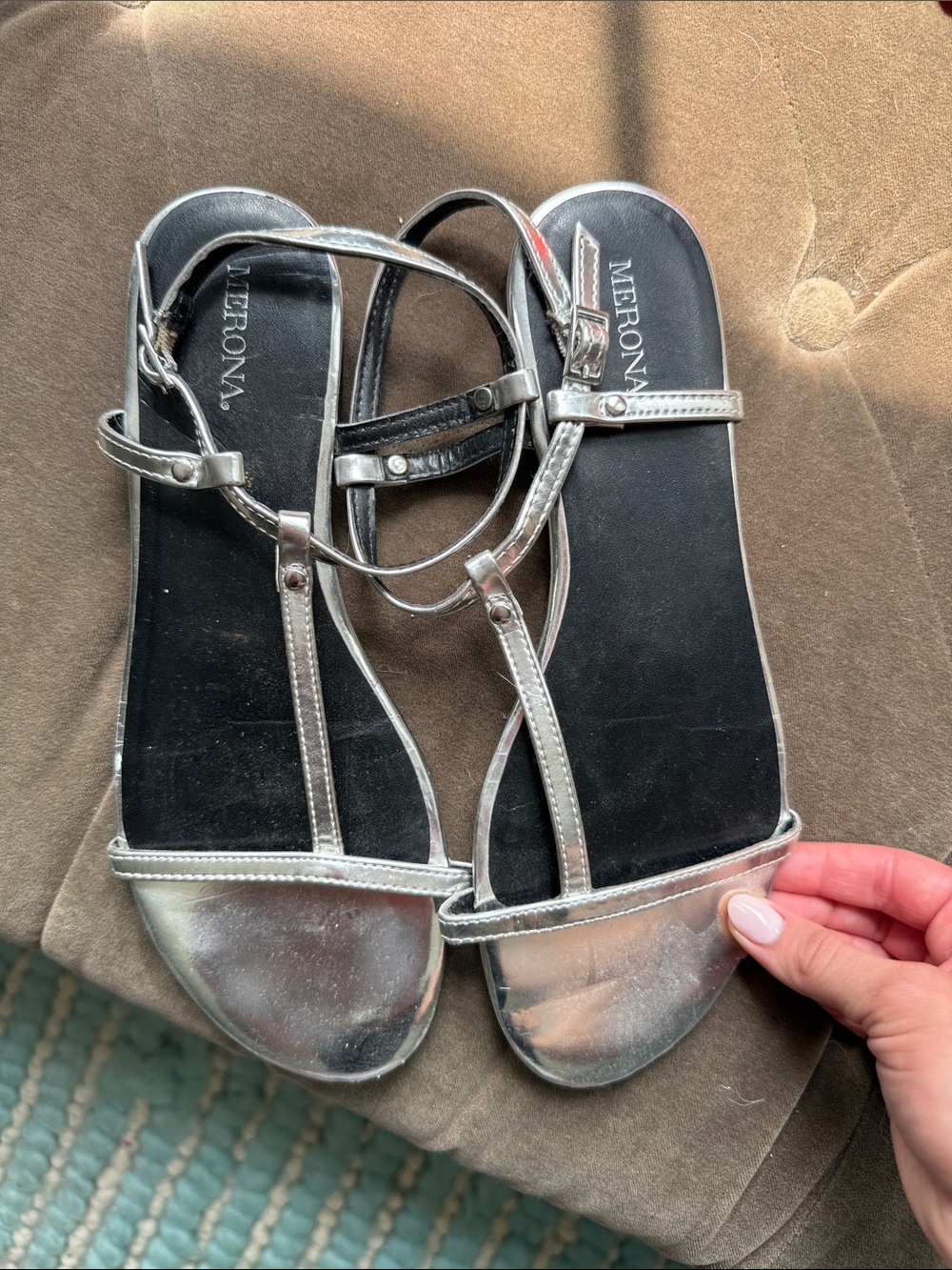 Merona Metallic Silver T-Strap Flat Sandals